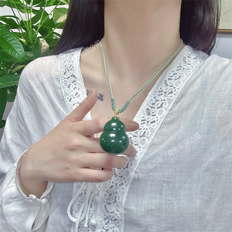 Jewelry & Watches Bench - Kalung Liontin Labu Giok Hetian Alami,