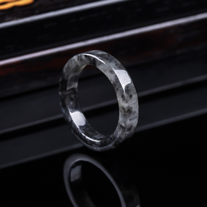 Jewelry & Watches Bench - Cincin batu giok hitam jenis es